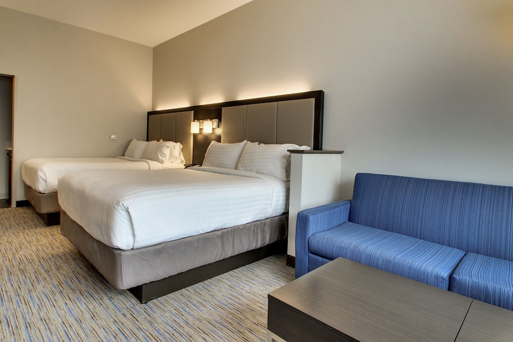 Holiday Inn Express & Suites Summerville by IHG - photo 4