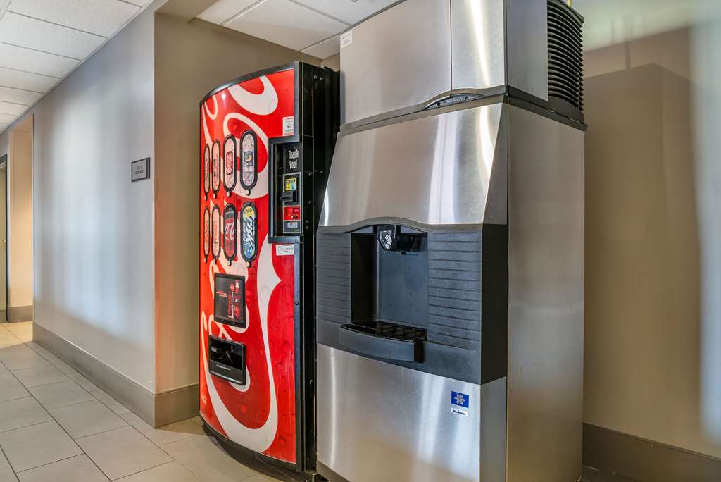 Country Inn & Suites by Radisson Rossford Toledo South - photo 48