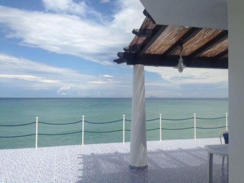 Villa Delfino Blu con accesso diretto al mare dalla scogliera e privacy impagabile. — 4-Star Luxury Hotel in Santo Stefano Di Camastra, Italy