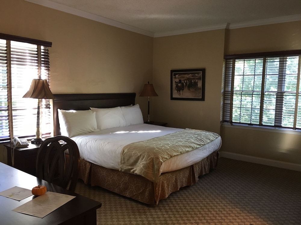 Colts Neck Inn Hotel - photo 8
