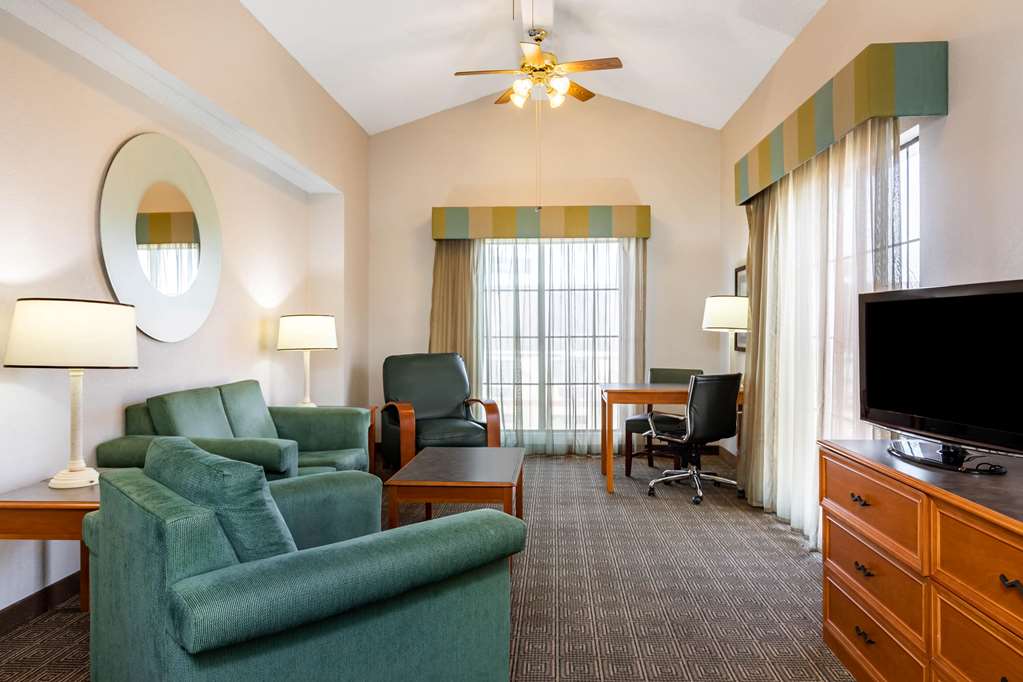 La Quinta Inn by Wyndham El Paso West - photo 17