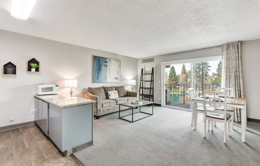 Bend Riverside Inn & Suites - photo 223