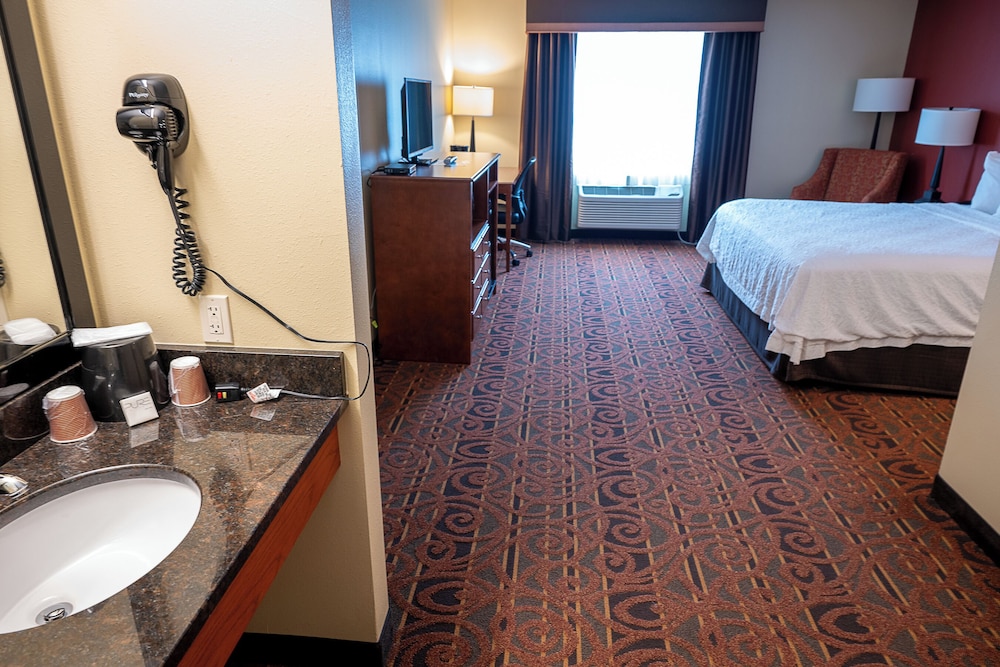 Savanna Inn & Suites - photo 18