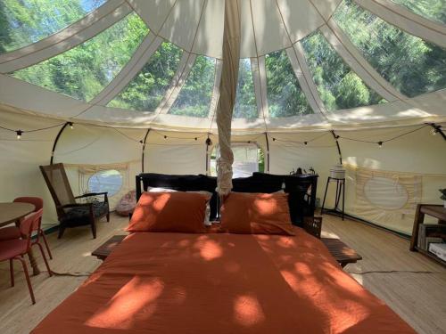 The Hideout Stargazing Glamping Swim Oasis — hotel in Oregon