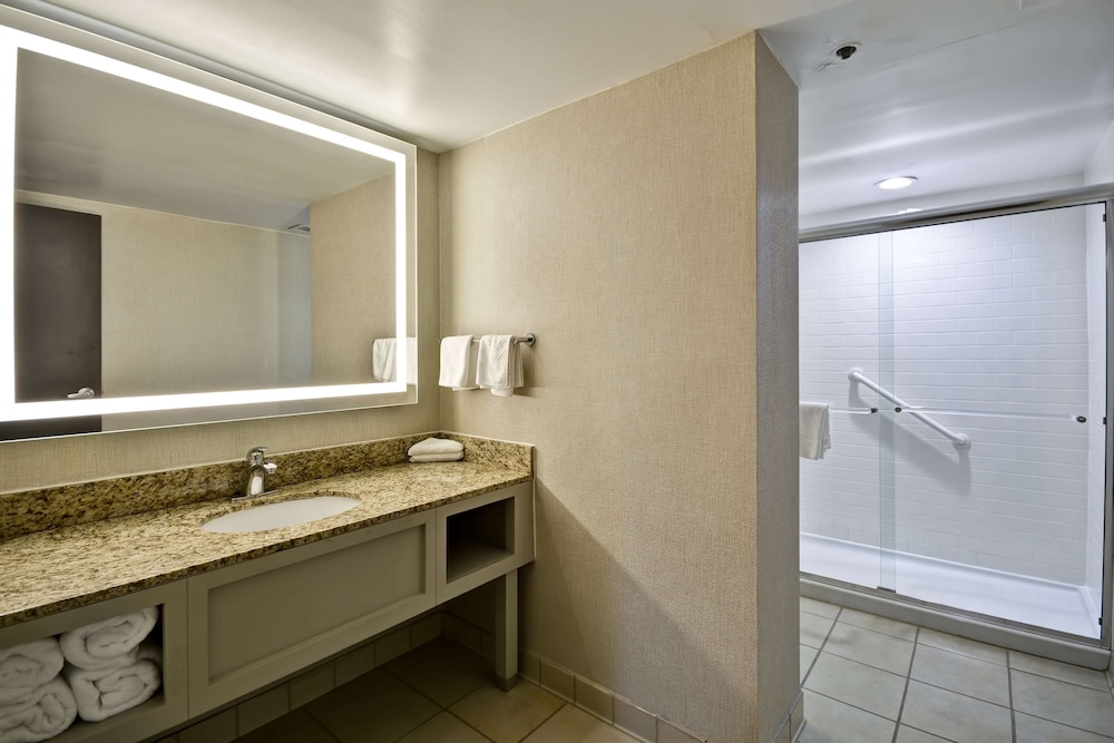Embassy Suites Hotel Charlotte - photo 26