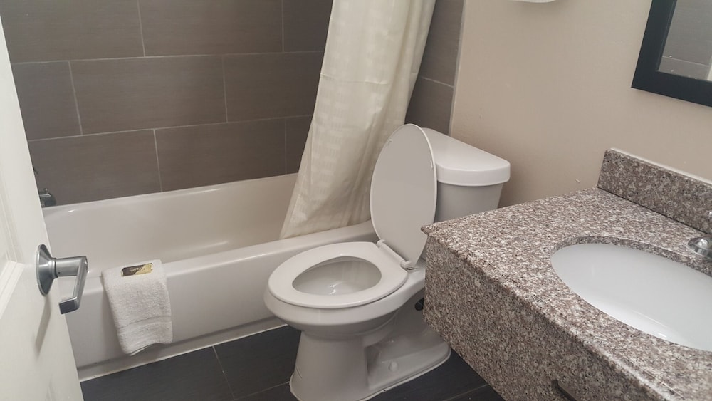 Baymont by Wyndham Pensacola - photo 13