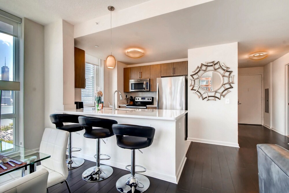 Global Luxury Suites at Newport - photo 14