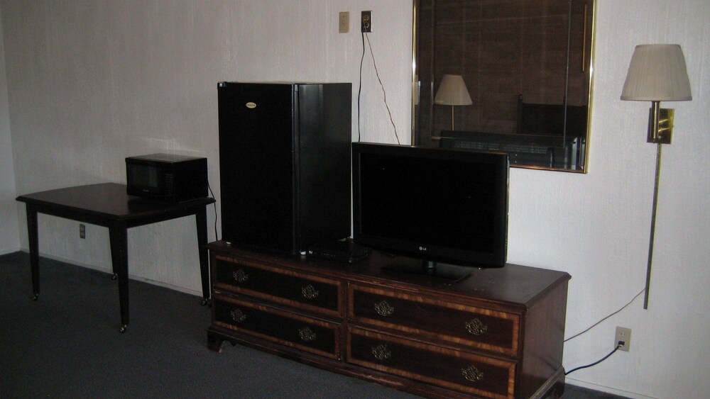 El Capitan Motel - photo 21