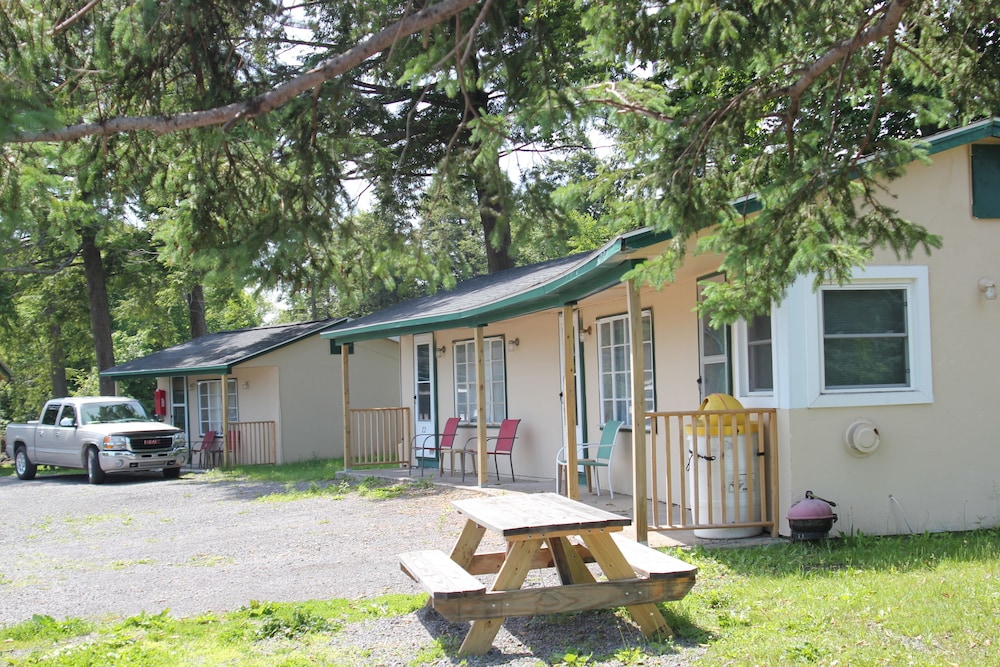 The Evergreen Motel - photo 82