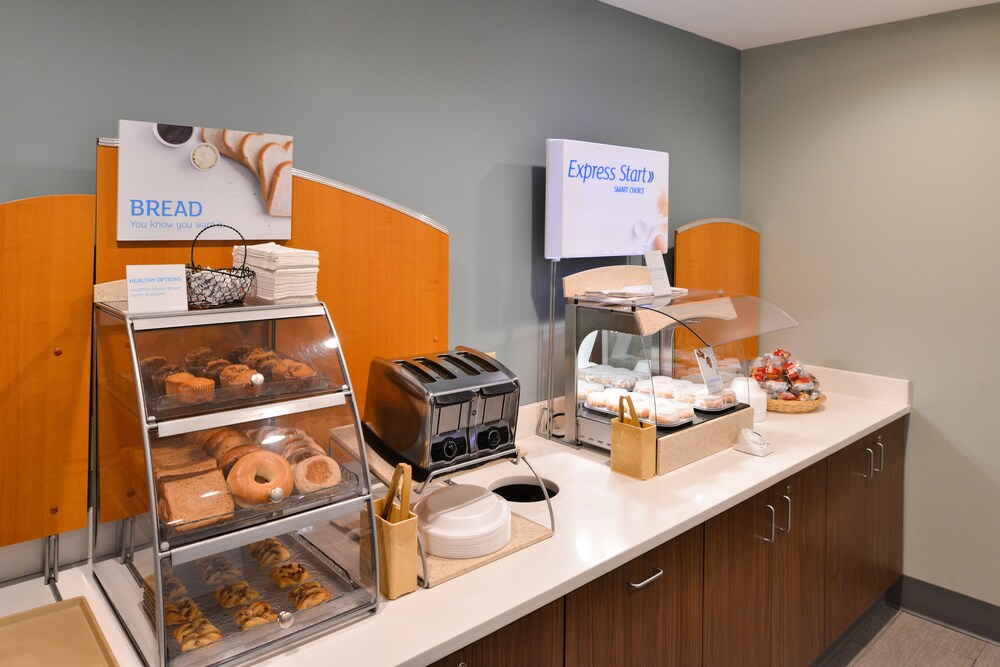 Holiday Inn Express Suites Clifton Park by IHG - photo 44