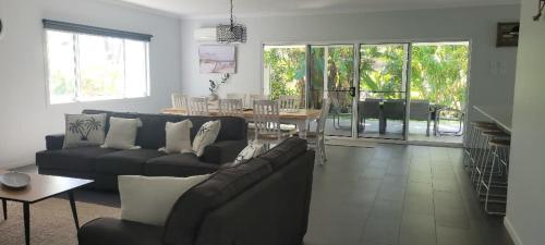 OffShore Holiday House on Acreage — 4-Star Luxury Hotel in Agnes Water, Australia
