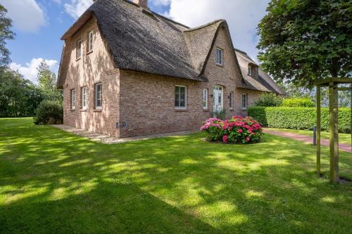 Reetdachhaus Dünenkoog Reetdachhaus Dünenkoog in Tating, Germany