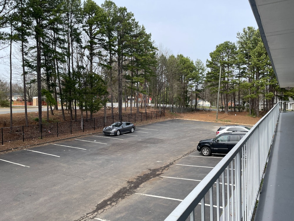 Lamplighter Inn By OYO Charlotte Airport Area - photo 32