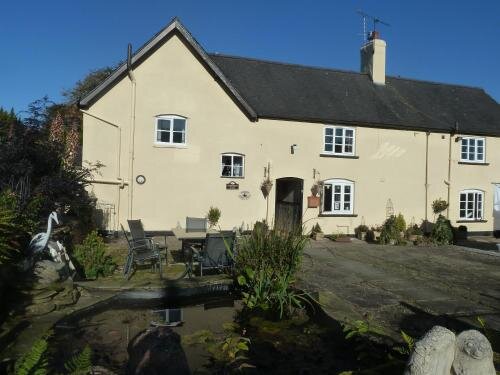Oakenholt Farm Country Guest House — 4-Star Luxury Hotel in Flint, United Kingdom