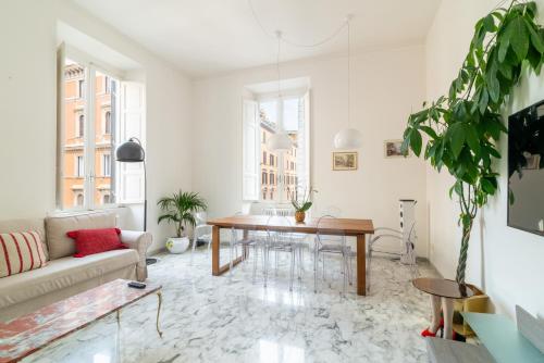 Aureliana luxury apartment — 4-Star Luxury Hotel in Rome, Italy