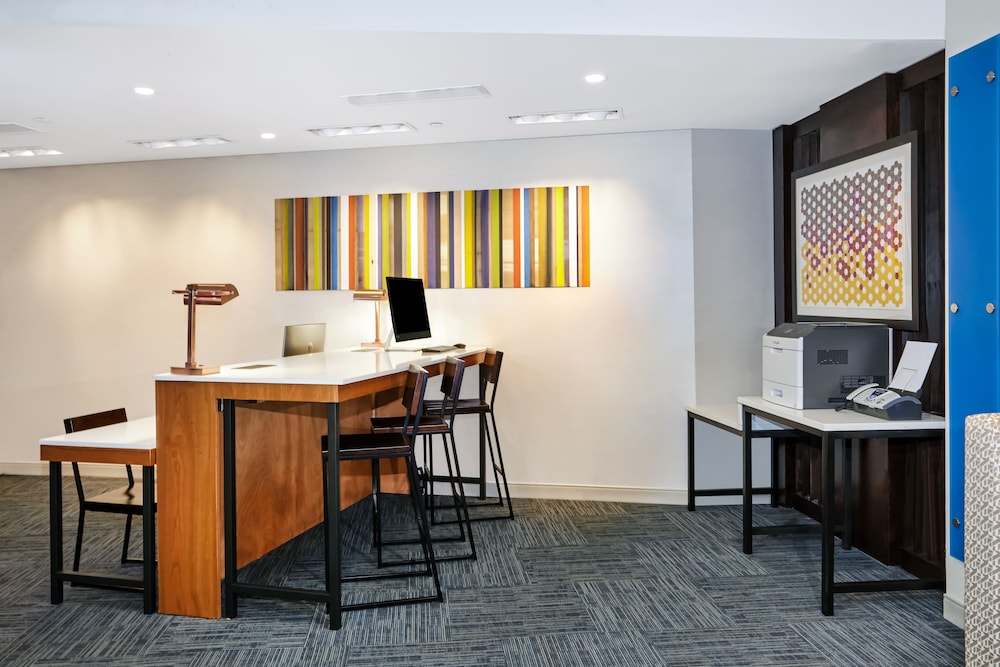 Holiday Inn Express & Suites Chicago North Shore Niles by IHG - photo 26