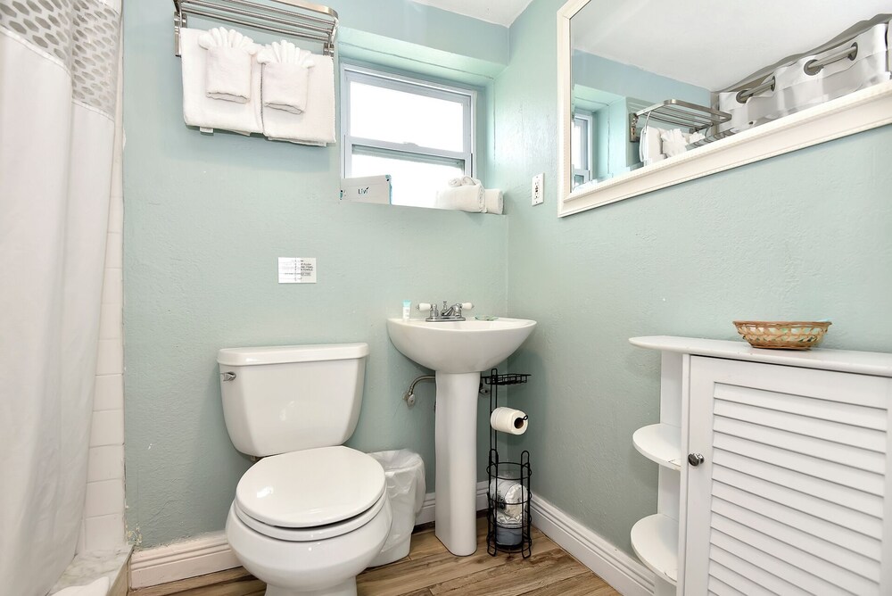 Shoreline Suites & Cabana Cottages - photo 110