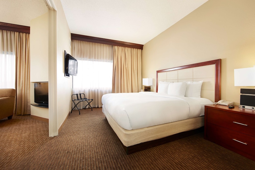 DoubleTree Suites by Hilton Hotel Cincinnati Blue Ash - photo 13