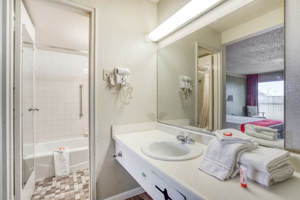 OYO Hotel Brownwood Hwy 67 - photo 16