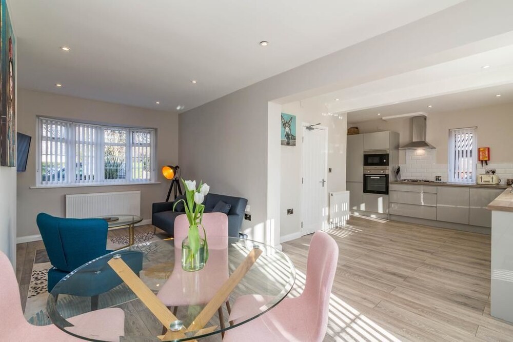 Woodview House — 4-Star Luxury Hotel in Nottingham, United Kingdom