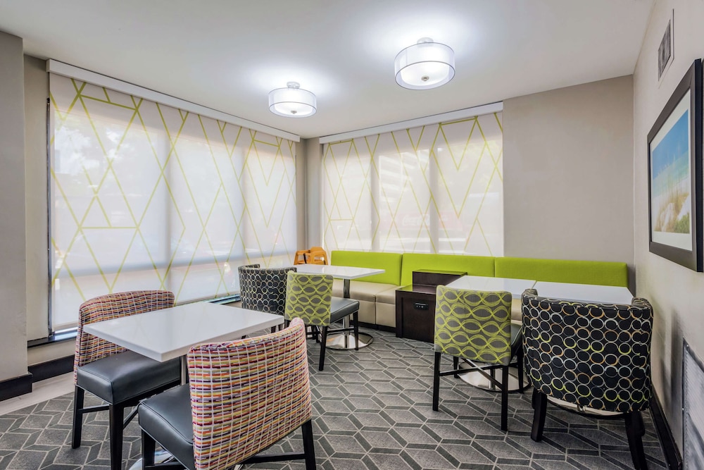 Hampton Inn Tampa International Airport Westshore - photo 3