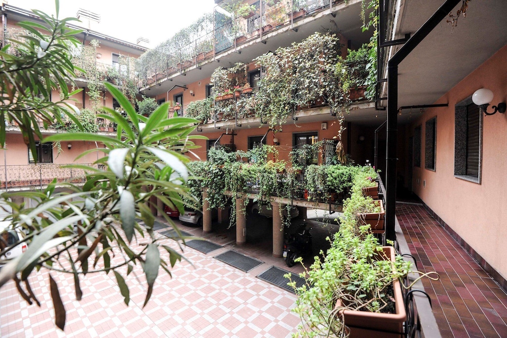 Park Apartment — 4-Star Luxury Hotel in Milan, Italy