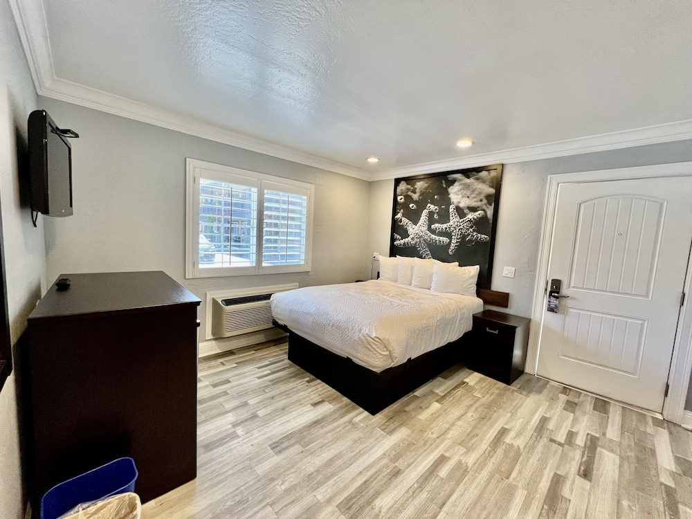 Aura Inn Monterey - photo 55