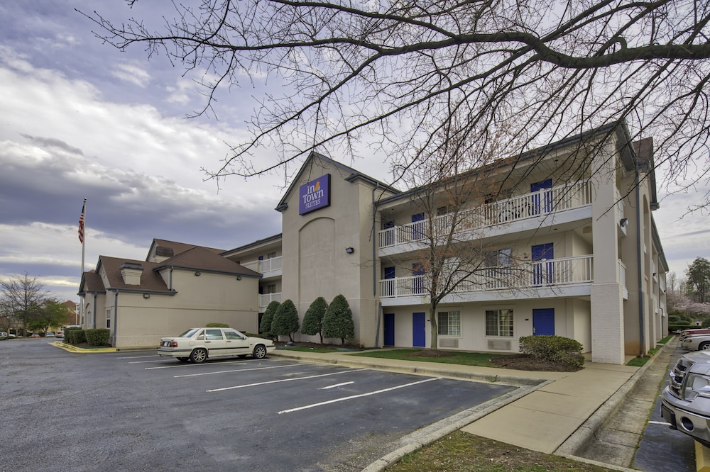 InTown Suites Extended Stay Greensboro NC Lanada Rd - photo 27