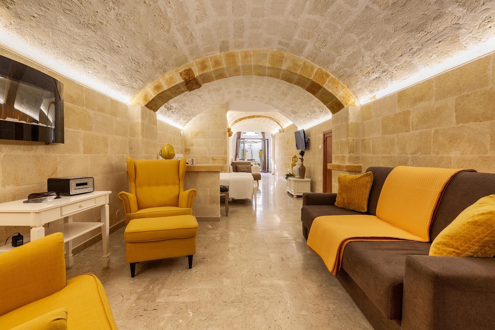 3242 L`edicola Suite by Barbarhouse — 4-Star Luxury Hotel in Pulsano, Italy