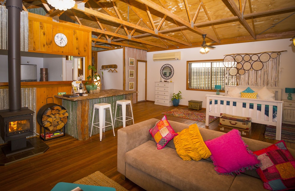 Peppercorn Cabin — 4-Star Luxury Hotel in Cessnock, Australia