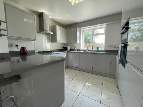 Fabulous Family Home in Lovely Little Stoke — 4-Star Luxury Hotel in Bristol, United Kingdom