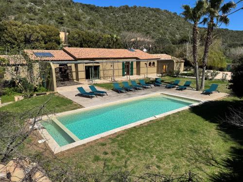 Mammona in Bonifacio, France