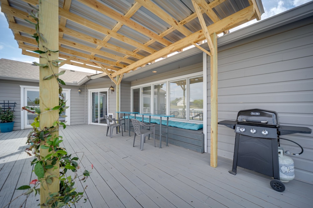 Pet Friendly Texas Retreat with Deck and Gas Grill — hotel in Llano