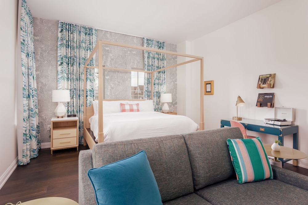 Lily Hall A Boutique Hotel - photo 17