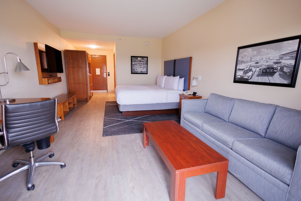 SEVEN Sebring Raceway Hotel - photo 19