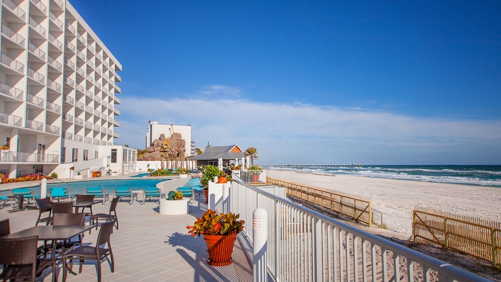 Holiday Inn Express & Suites Panama City Beach Beachfront by IHG - carbon neutral hotel in Panama City Beach