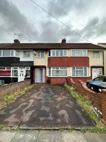 30 Min to STN & London in Enfield Town, United Kingdom