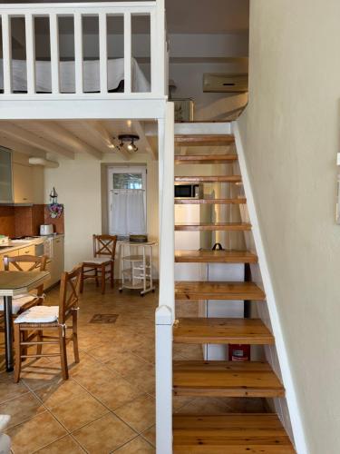 Roula's Suites — 4-Star Luxury Hotel in Andros, Greece