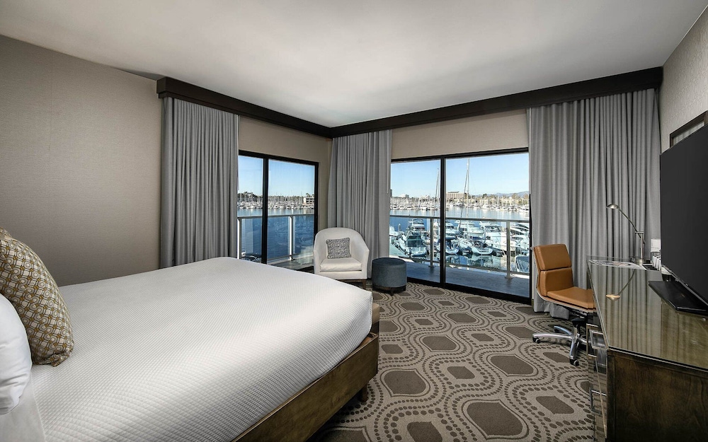 Marina del Rey Hotel - photo 10