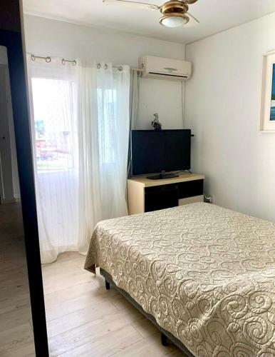 Apto 3 dorm completo 100m Praia Meia Praia