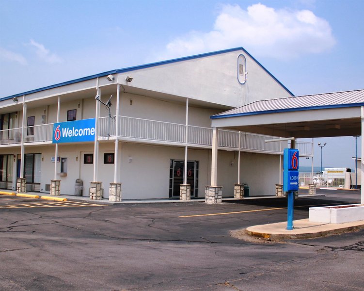 Motel 6 Van Buren - photo 4