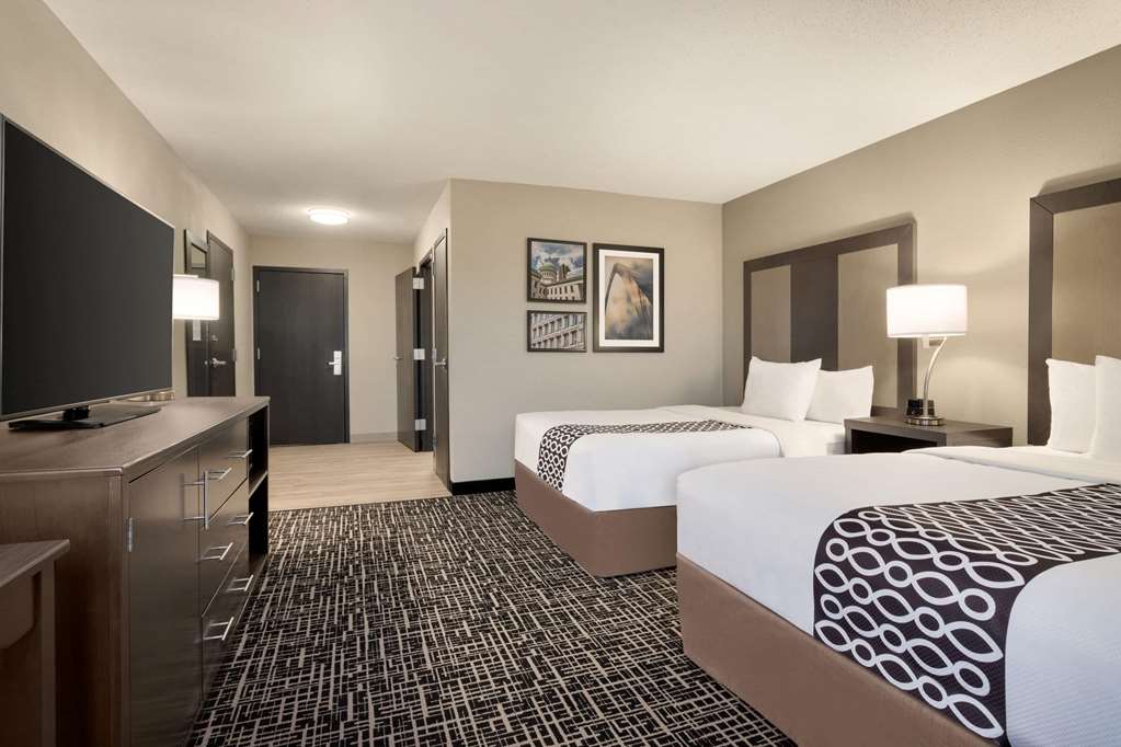 La Quinta Inn & Suites by Wyndham St Louis Route 66 - photo 22
