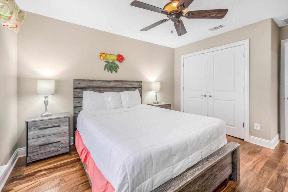 Coral Retreat in Pensacola, United States