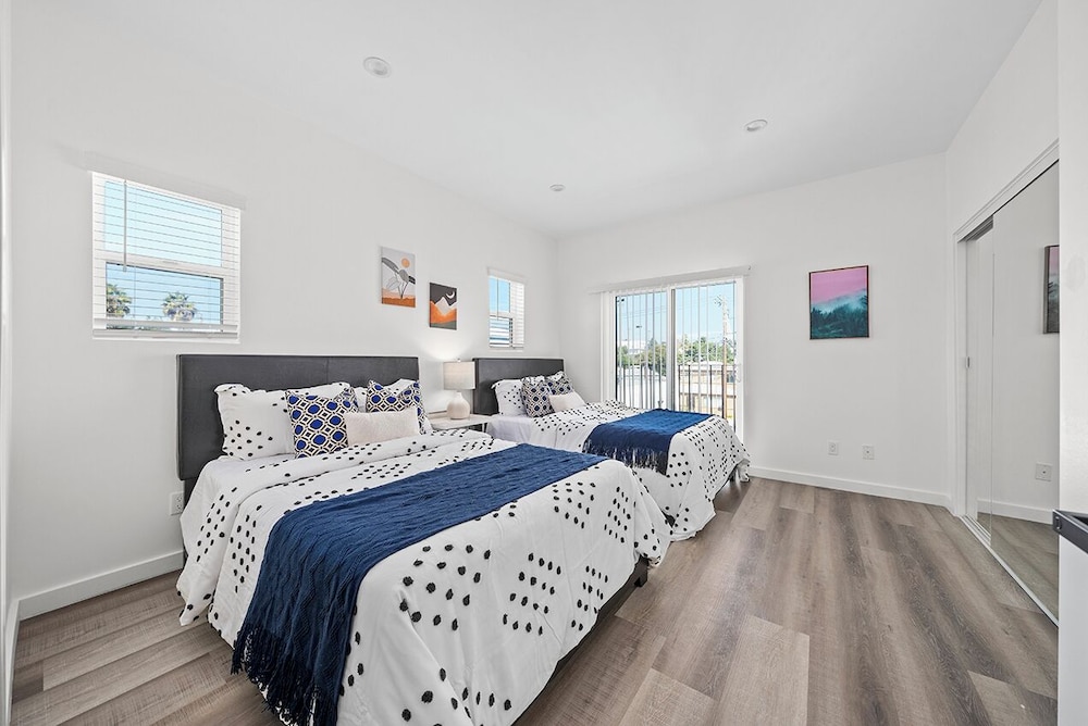 Downtown LA Stylish Bedrooms - photo 19