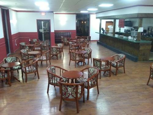 Ashburn Inn Of Manning - photo 3
