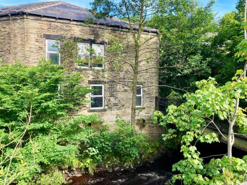 The Old Riverside School House Apt 3 — 4-Star Luxury Hotel in Hebden Bridge, United Kingdom
