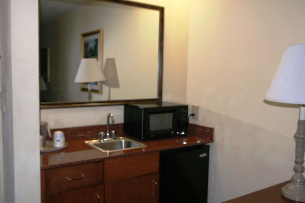 Hampton Inn Canton - photo 30