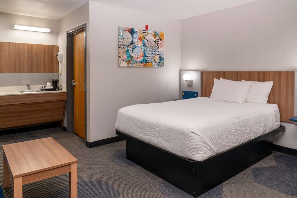 Microtel Inn & Suites by Wyndham Pigeon Forge - photo 16