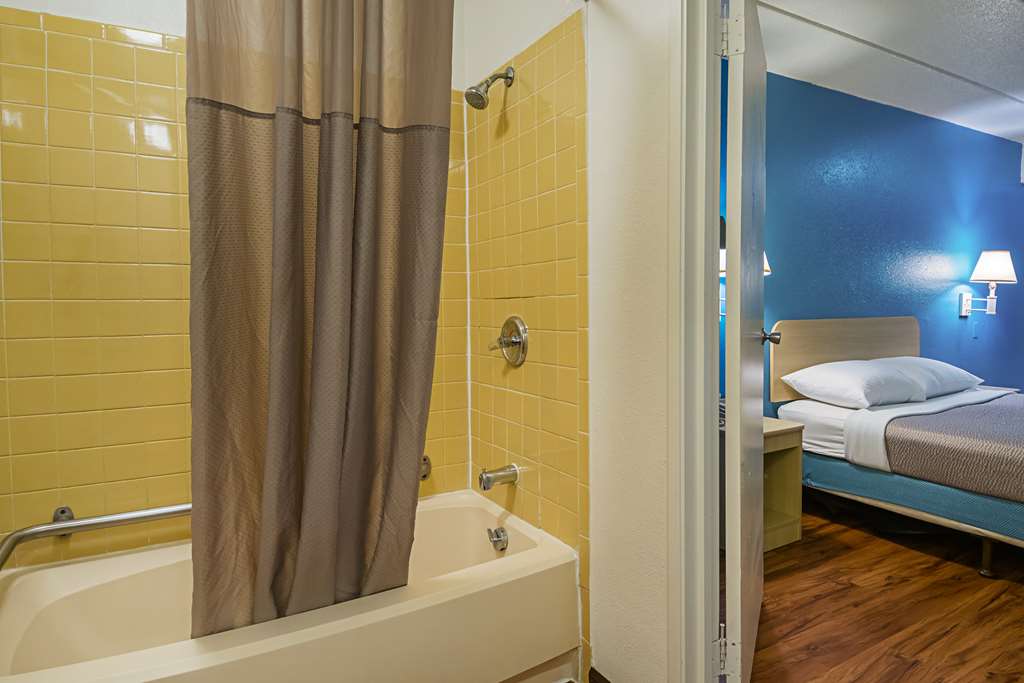 Motel 6 Knoxville TN North - photo 20