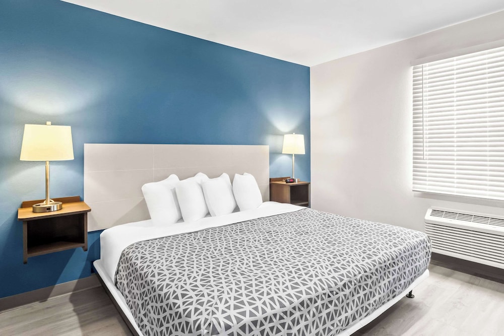 WoodSpring Suites South Houston Hobby - photo 12